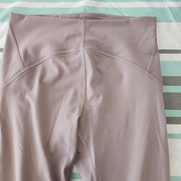 Lululemon instill legging 25", size 8 - Picture 3 of 5